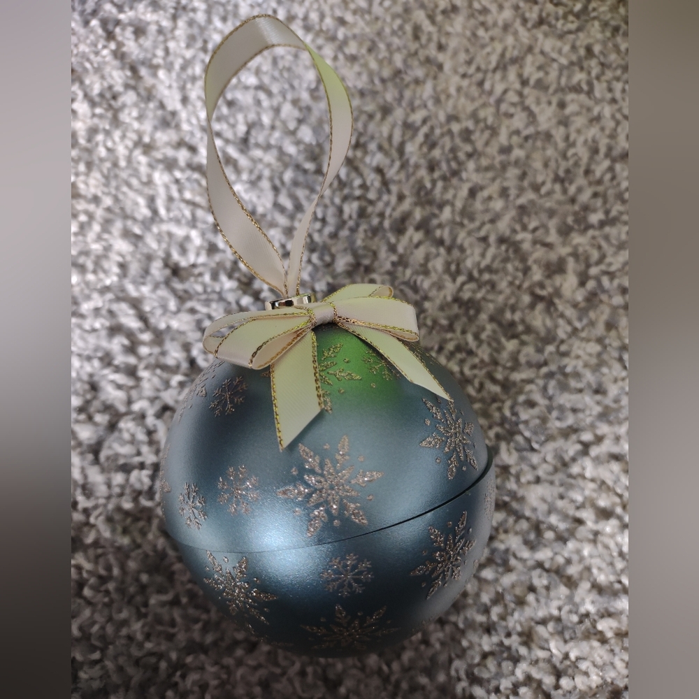 $2 w/ bundle - Christmas Bulb